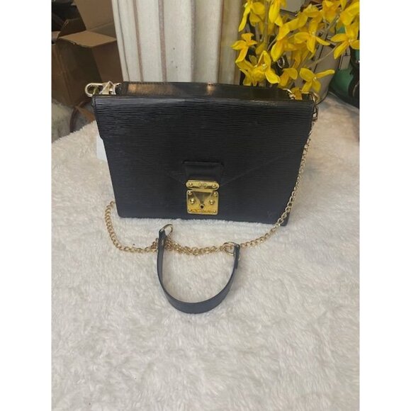 Preloved Louis Vuitton Black Epi Leather Sac Biface Crossbody – Timeless Eleganc - Picture 2 of 8
